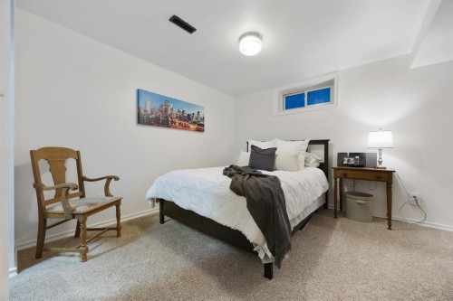 35 Grafton Drive Sw, Calgary, AB - Indoor Photo Showing Bedroom