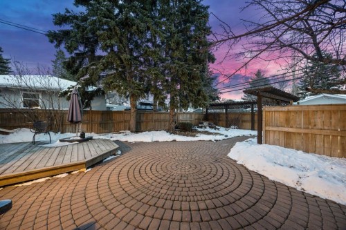 35 Grafton Drive Sw, Calgary, AB - Outdoor