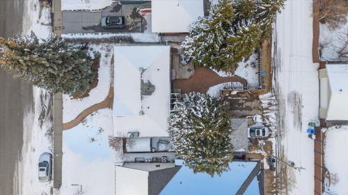 35 Grafton Drive Sw, Calgary, AB - Outdoor