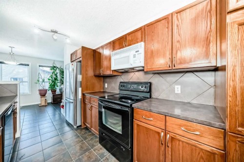 9275 Saddlebrook Drive Ne, Calgary, AB - Indoor Photo Showing Kitchen