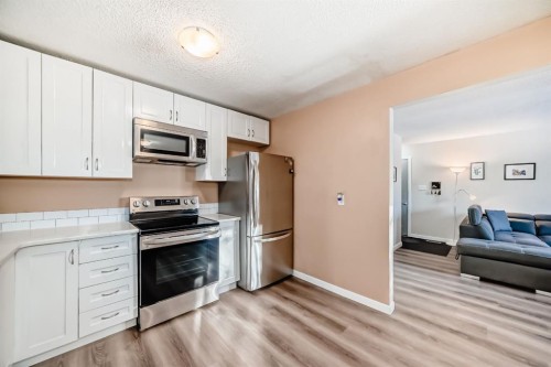 3221 32A Avenue Se, Calgary, AB - Indoor Photo Showing Kitchen With Stainless Steel Kitchen