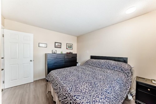 3221 32A Avenue Se, Calgary, AB - Indoor Photo Showing Bedroom