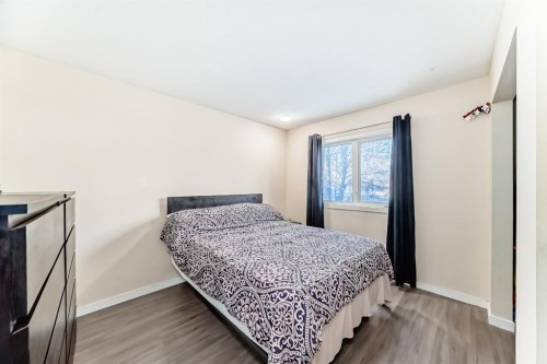 3221 32A Avenue Se, Calgary, AB - Indoor Photo Showing Bedroom