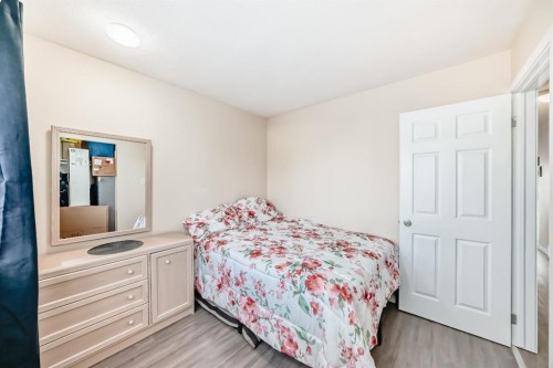 3221 32A Avenue Se, Calgary, AB - Indoor Photo Showing Bedroom