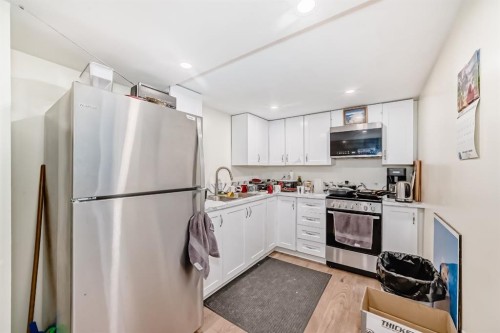 3221 32A Avenue Se, Calgary, AB - Indoor Photo Showing Kitchen With Stainless Steel Kitchen