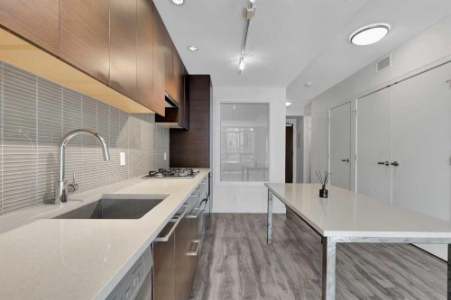 544-222 Riverfront Avenue Sw, Calgary, AB - Indoor Photo Showing Kitchen With Upgraded Kitchen