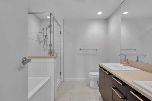 544-222 Riverfront Avenue Sw, Calgary, AB - Indoor Photo Showing Bathroom