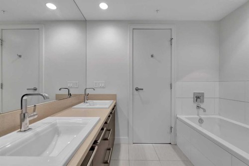 544-222 Riverfront Avenue Sw, Calgary, AB - Indoor Photo Showing Bathroom
