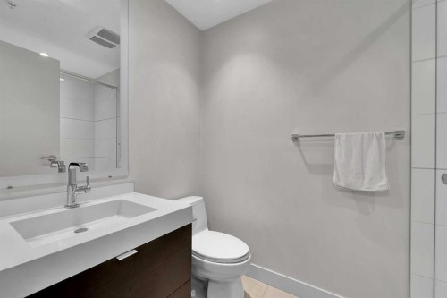 544-222 Riverfront Avenue Sw, Calgary, AB - Indoor Photo Showing Bathroom
