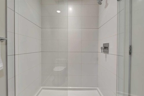 544-222 Riverfront Avenue Sw, Calgary, AB - Indoor Photo Showing Bathroom