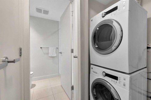 544-222 Riverfront Avenue Sw, Calgary, AB - Indoor Photo Showing Laundry Room