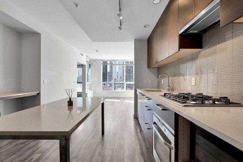 544-222 Riverfront Avenue Sw, Calgary, AB - Indoor Photo Showing Kitchen With Upgraded Kitchen