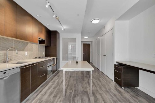 544-222 Riverfront Avenue Sw, Calgary, AB - Indoor Photo Showing Kitchen With Upgraded Kitchen