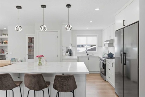 7107 54 Avenue Nw, Calgary, AB - Indoor Photo Showing Kitchen With Stainless Steel Kitchen With Upgraded Kitchen