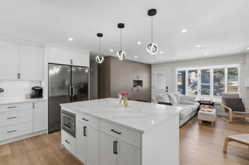 7107 54 Avenue Nw, Calgary, AB - Indoor Photo Showing Other Room