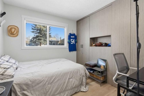 7107 54 Avenue Nw, Calgary, AB - Indoor Photo Showing Bedroom