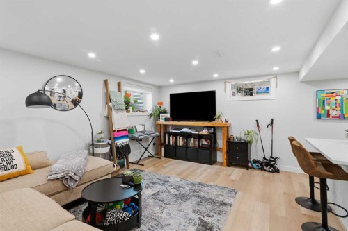 7107 54 Avenue Nw, Calgary, AB - Indoor