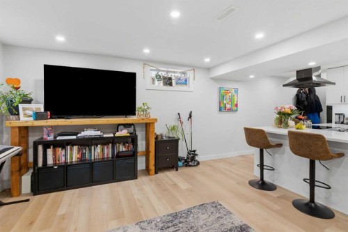 7107 54 Avenue Nw, Calgary, AB - Indoor