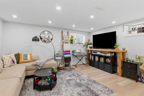 7107 54 Avenue Nw, Calgary, AB - Indoor