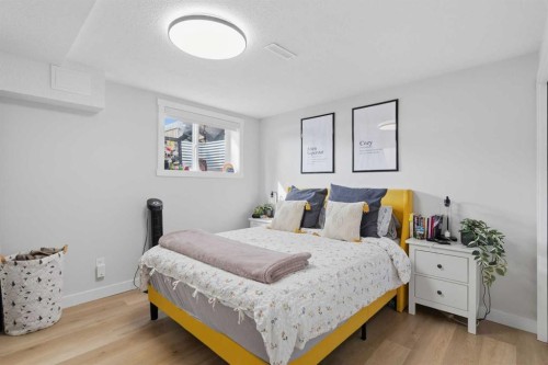 7107 54 Avenue Nw, Calgary, AB - Indoor Photo Showing Bedroom