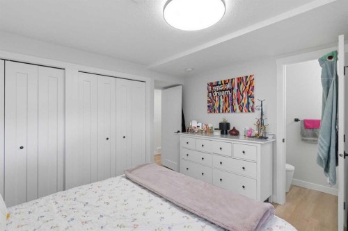 7107 54 Avenue Nw, Calgary, AB - Indoor Photo Showing Bedroom