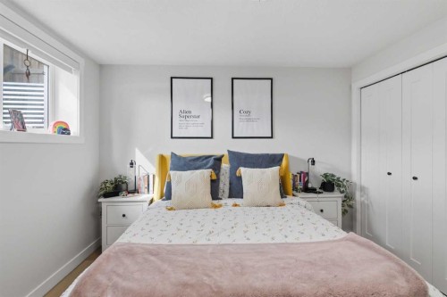 7107 54 Avenue Nw, Calgary, AB - Indoor Photo Showing Bedroom
