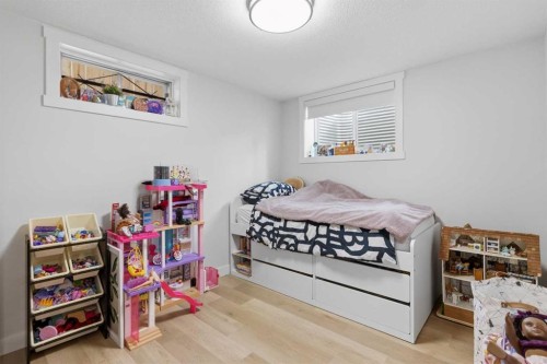 7107 54 Avenue Nw, Calgary, AB - Indoor Photo Showing Bedroom