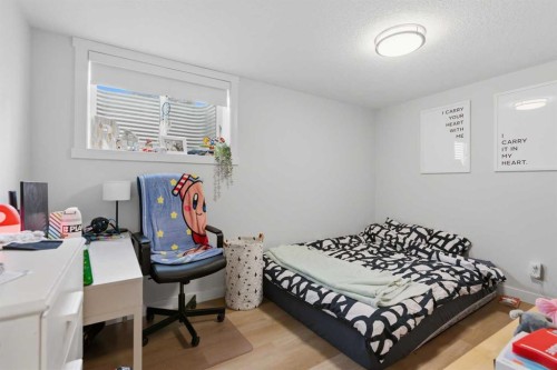 7107 54 Avenue Nw, Calgary, AB - Indoor Photo Showing Bedroom