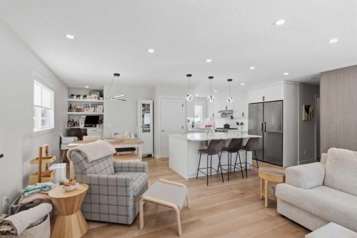 7107 54 Avenue Nw, Calgary, AB - Indoor Photo Showing Living Room