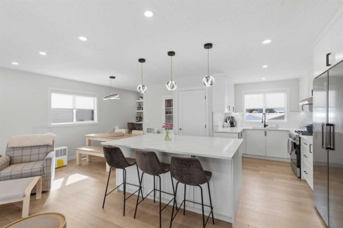 7107 54 Avenue Nw, Calgary, AB - Indoor Photo Showing Kitchen With Upgraded Kitchen