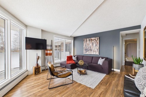 303-300 Meredith Road Ne, Calgary, AB - Indoor Photo Showing Living Room