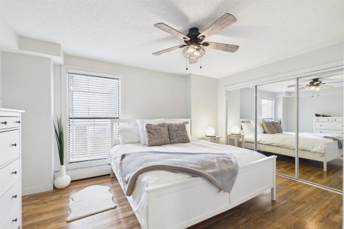 303-300 Meredith Road Ne, Calgary, AB - Indoor Photo Showing Bedroom