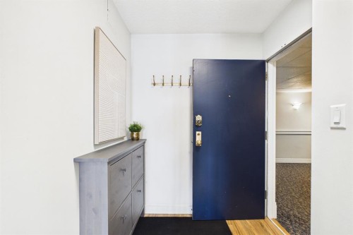 303-300 Meredith Road Ne, Calgary, AB - Indoor Photo Showing Other Room