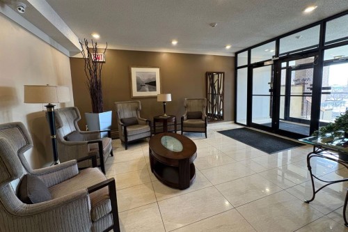 303-300 Meredith Road Ne, Calgary, AB - Indoor Photo Showing Other Room