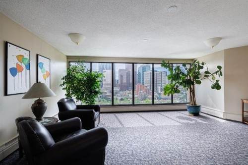 303-300 Meredith Road Ne, Calgary, AB - Indoor
