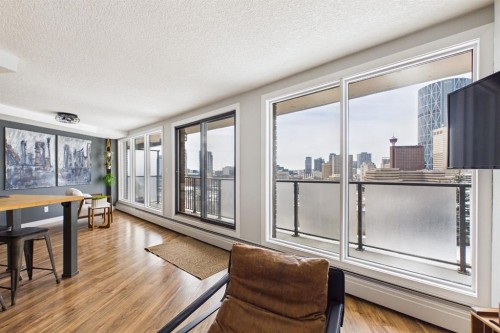 303-300 Meredith Road Ne, Calgary, AB - Indoor Photo Showing Other Room