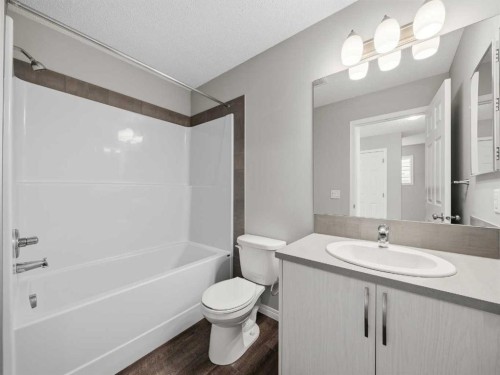 89 Walgrove Rise Se, Calgary, AB - Indoor Photo Showing Bathroom