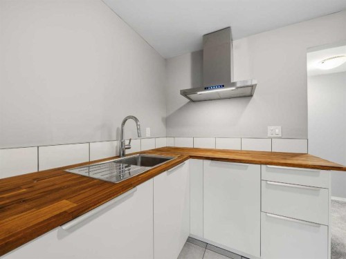 89 Walgrove Rise Se, Calgary, AB - Indoor Photo Showing Kitchen