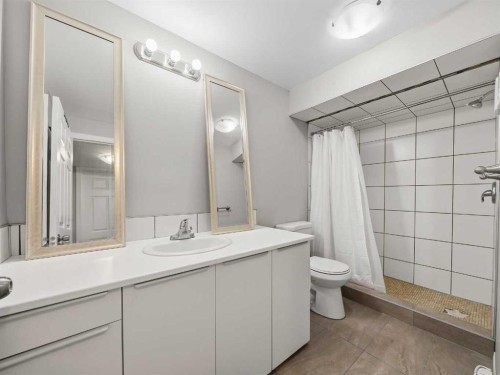 89 Walgrove Rise Se, Calgary, AB - Indoor Photo Showing Bathroom