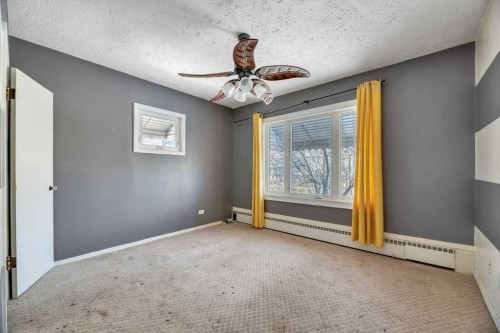 229 5 Avenue, Strathmore, AB - Indoor Photo Showing Other Room