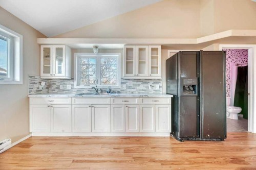 229 5 Avenue, Strathmore, AB - Indoor Photo Showing Kitchen