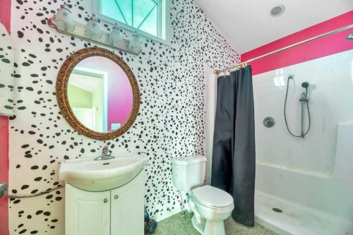 229 5 Avenue, Strathmore, AB - Indoor Photo Showing Bathroom