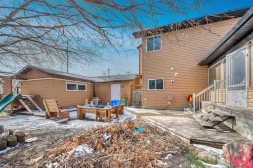 229 5 Avenue, Strathmore, AB - Outdoor With Exterior