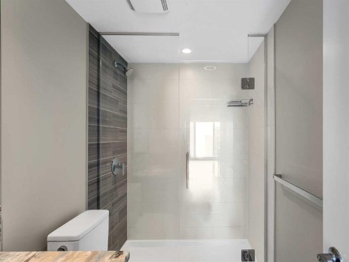 2103-510 6 Avenue Se, Calgary, AB - Indoor Photo Showing Bathroom
