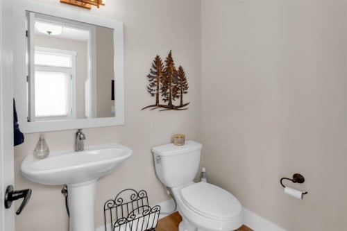 376 Quarry Park Boulevard Se, Calgary, AB - Indoor Photo Showing Bathroom