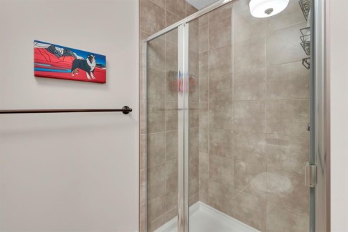 376 Quarry Park Boulevard Se, Calgary, AB - Indoor Photo Showing Bathroom