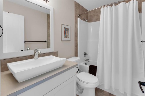 376 Quarry Park Boulevard Se, Calgary, AB - Indoor Photo Showing Bathroom