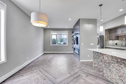 228-10 Westpark Link Sw, Calgary, AB - Indoor Photo Showing Kitchen