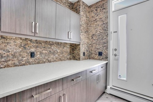 228-10 Westpark Link Sw, Calgary, AB - Indoor Photo Showing Kitchen