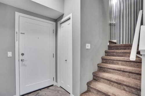 228-10 Westpark Link Sw, Calgary, AB - Indoor Photo Showing Other Room